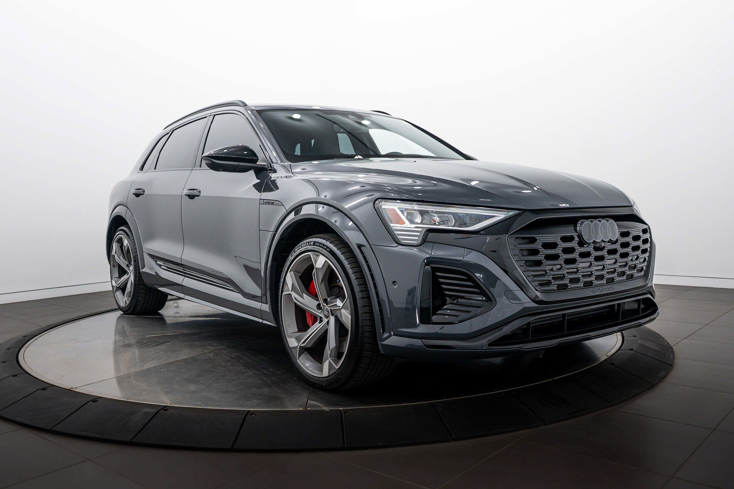 Certified 2024 Audi SQ8 e-tron Premium Plus w/ Black Optic Package AWD/4WD image 2