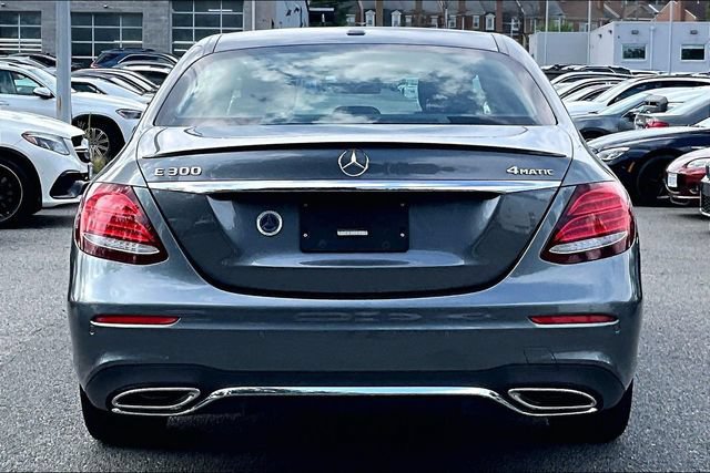 Used 2017 Mercedes-Benz E 300 4MATIC image 3