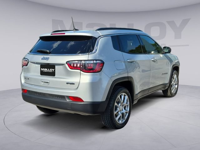Used 2024 Jeep Compass Latitude w/ Sun and Sound Group AWD/4WD image 5