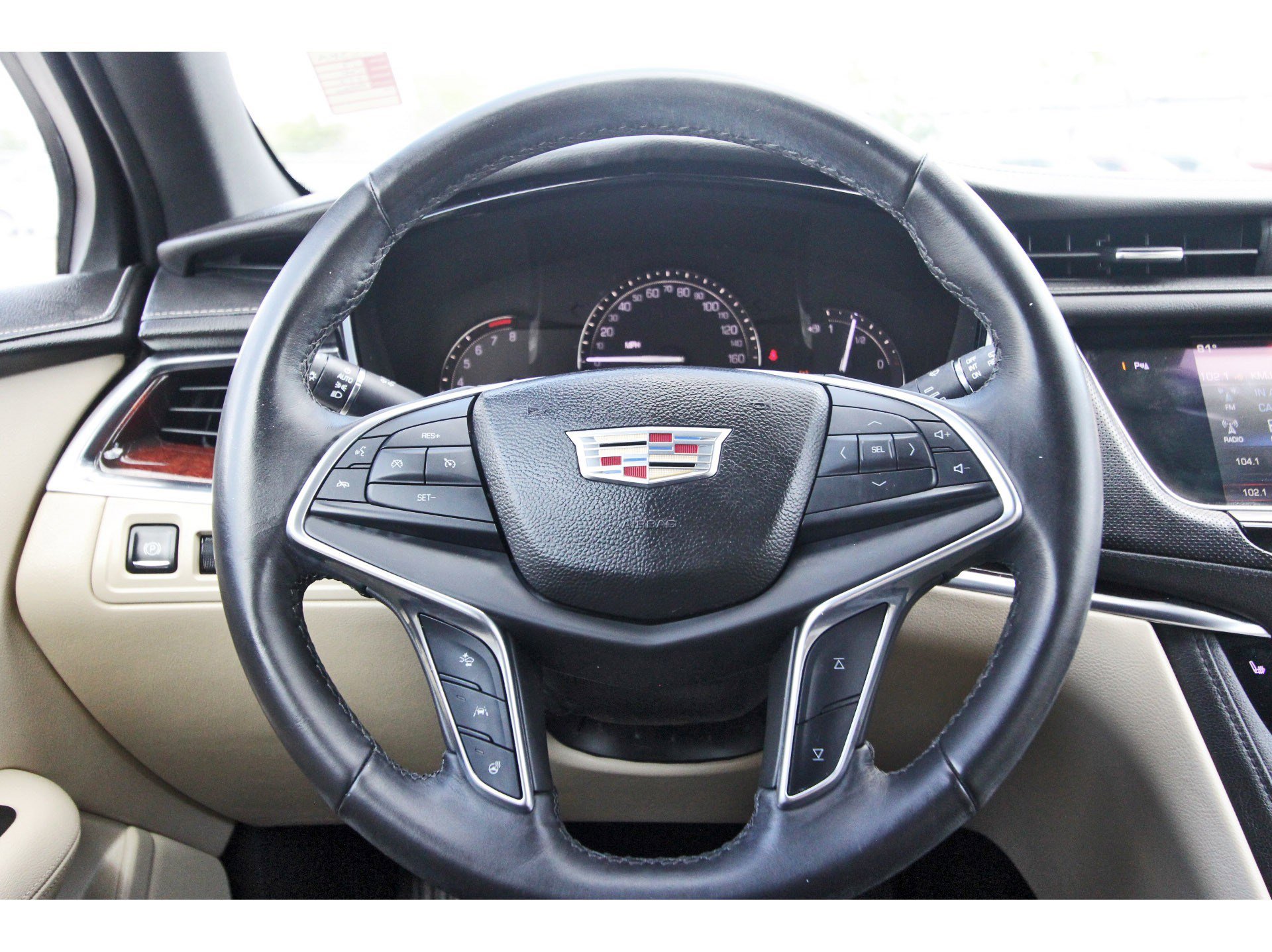 Used 2017 Cadillac XT5 Luxury w/ Driver Awareness Package image 15