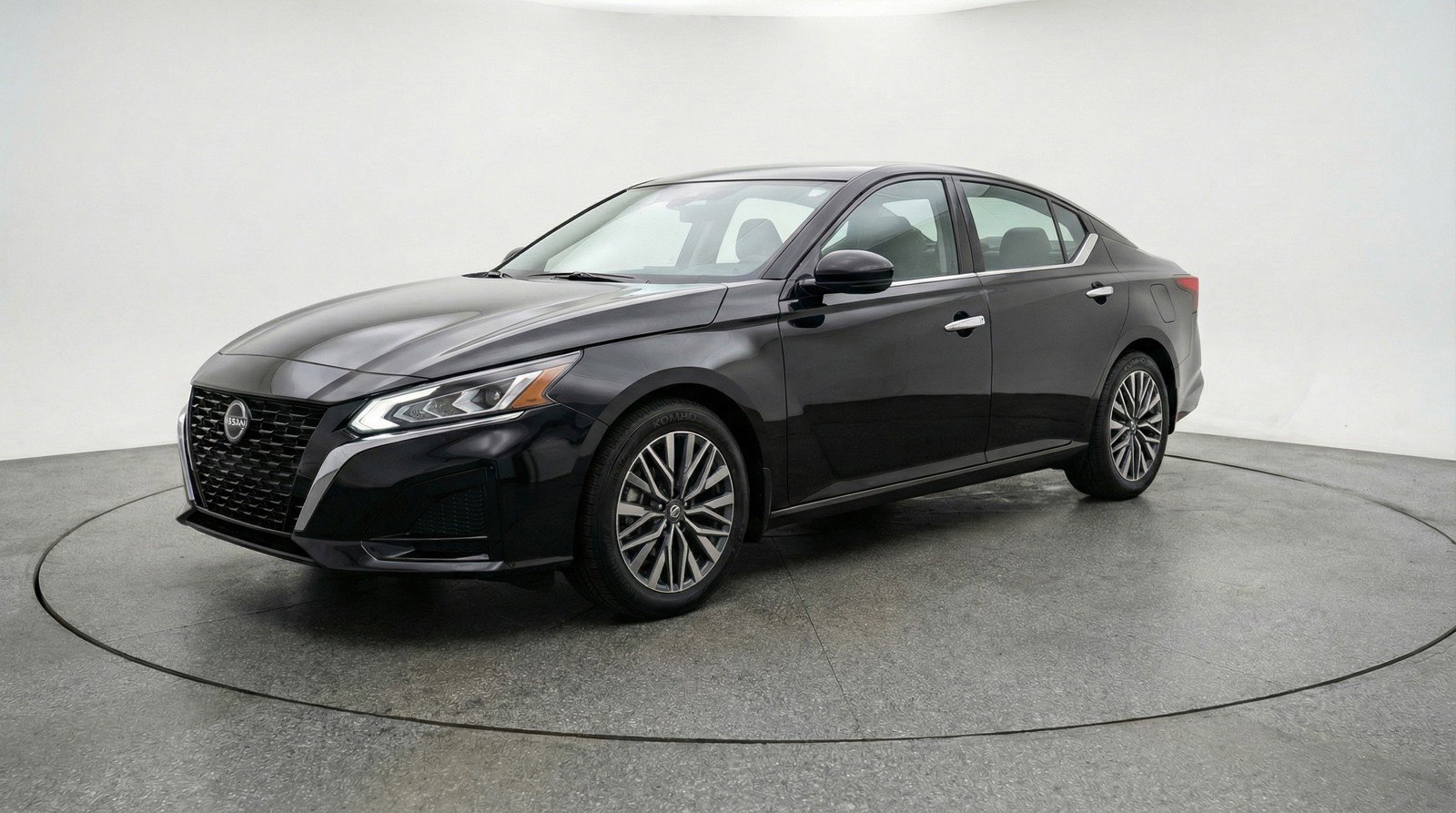 Used 2025 Nissan Altima 2.5 SV FWD image 3
