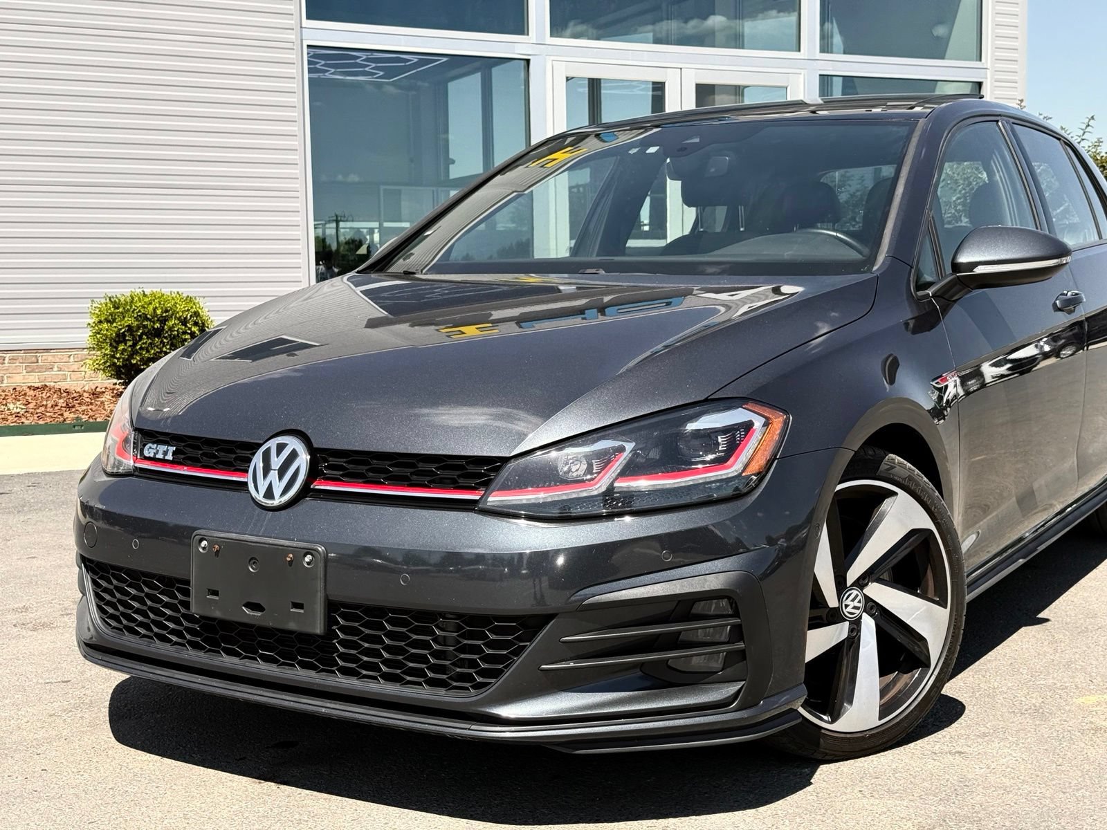 Used 2018 Volkswagen GTI SE FWD image 3