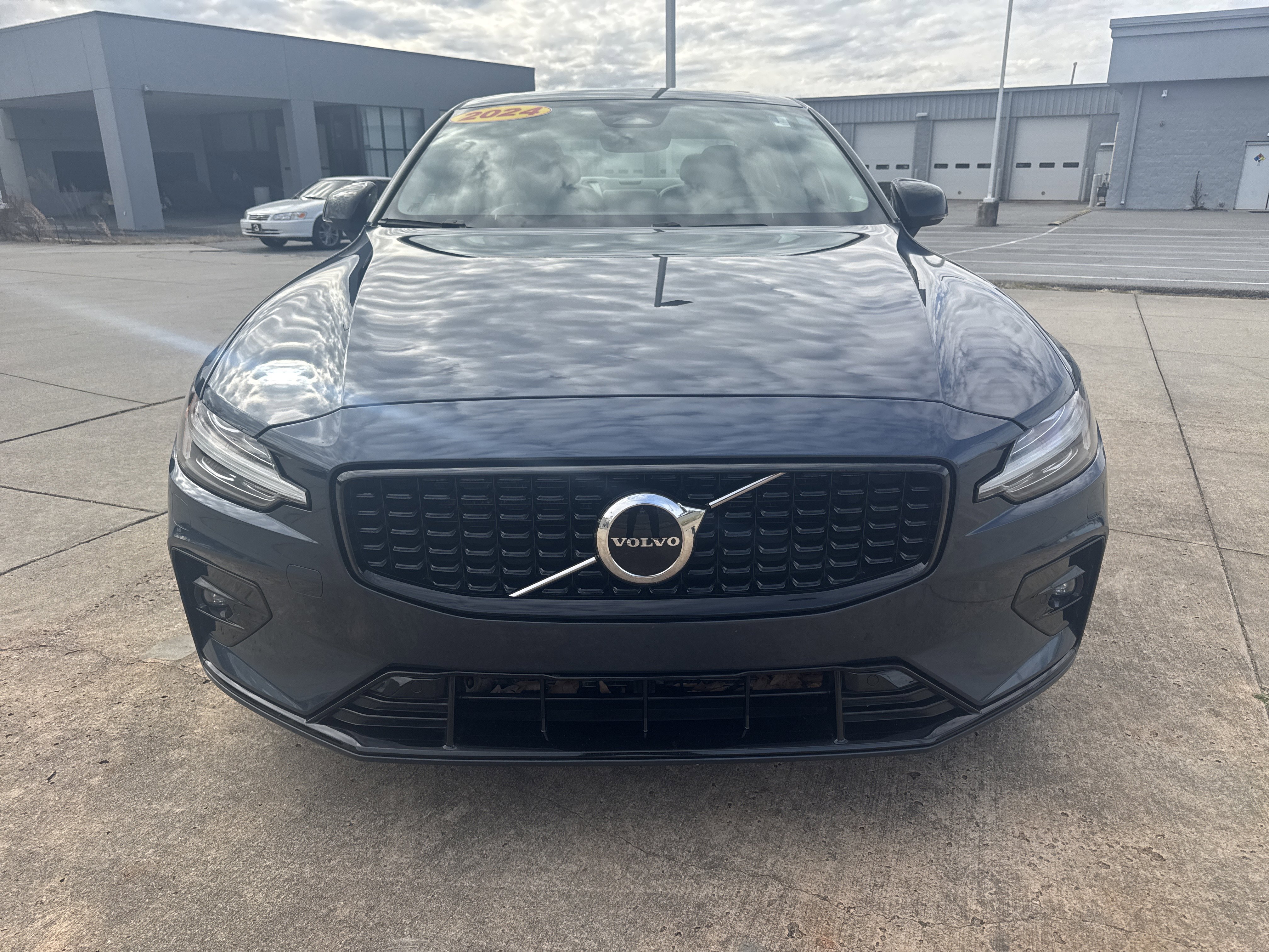 Used 2024 Volvo S60 B5 Core image 23