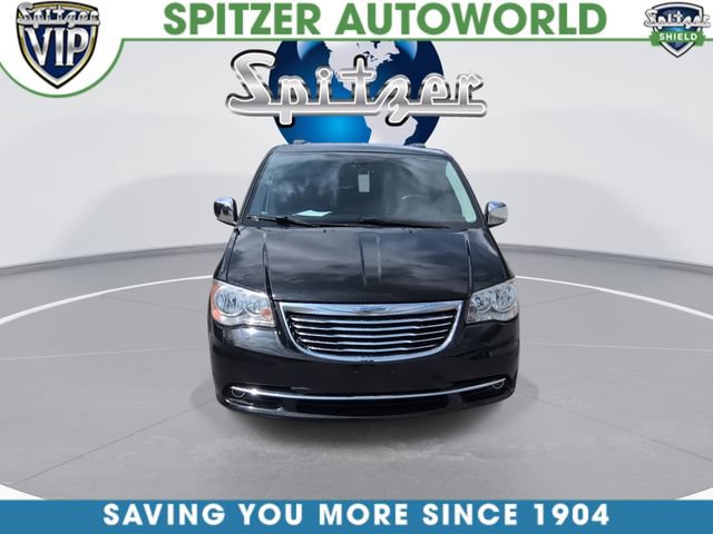 Used 2014 Chrysler Town & Country Touring-L w/ Driver Convenience Group FWD image 3