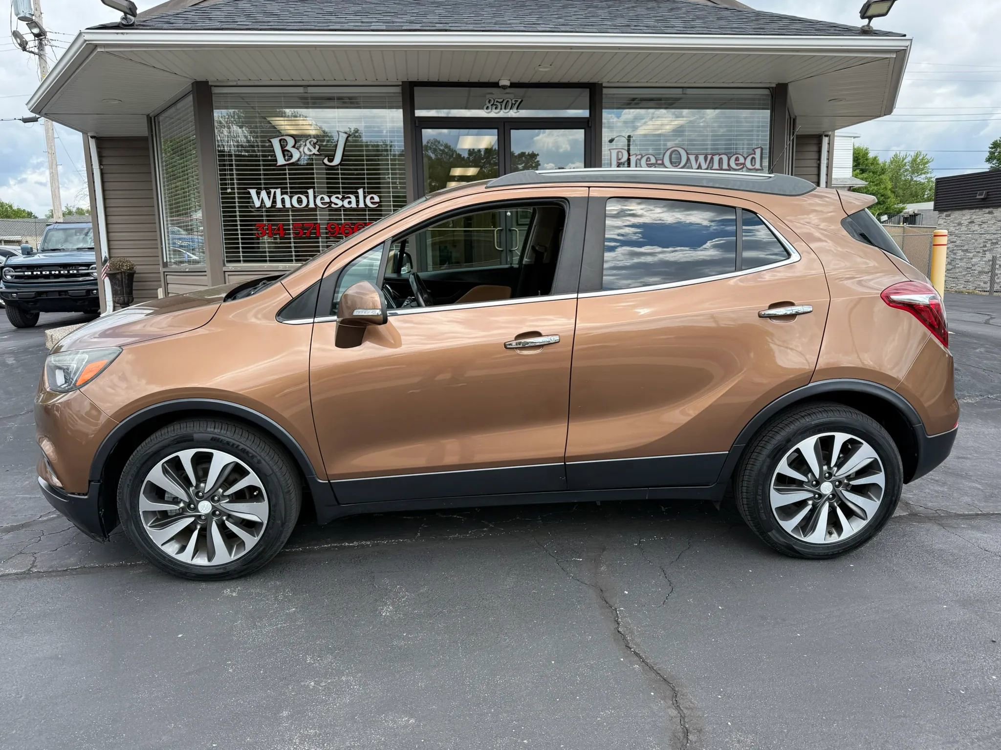 Used 2017 Buick Encore Essence FWD image 2
