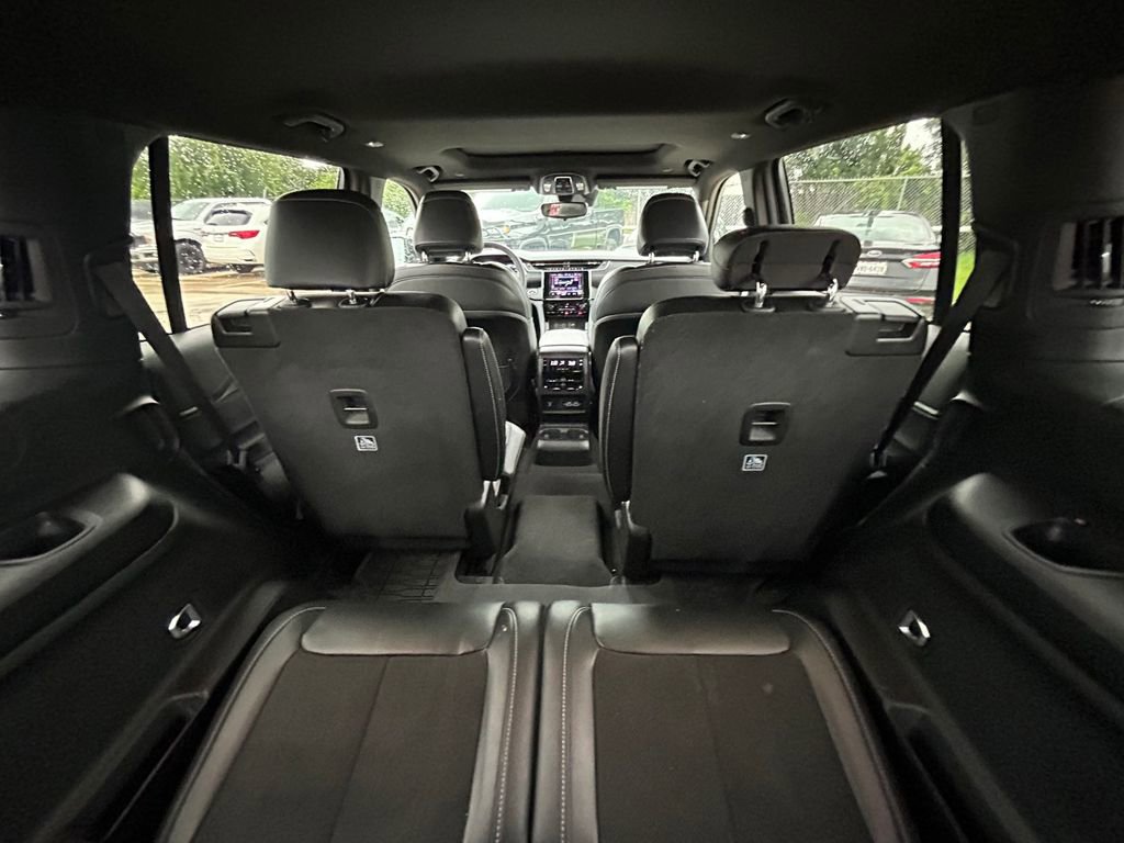 Used 2024 Jeep Grand Cherokee L Altitude AWD/4WD image 15