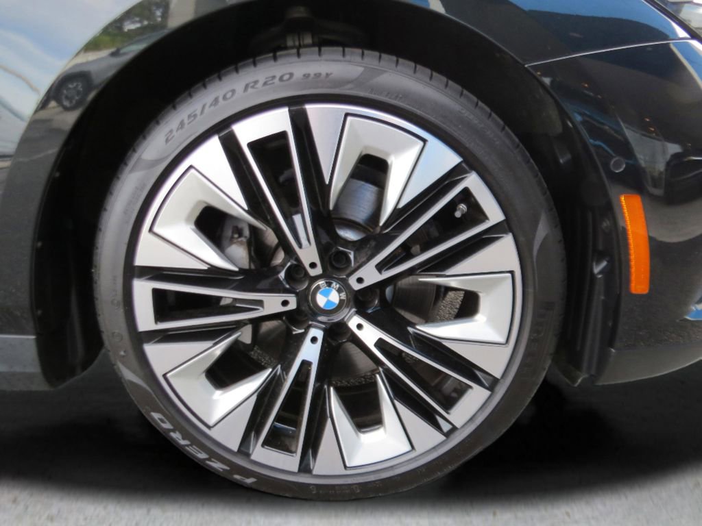 Used 2025 BMW 530i xDrive AWD/4WD image 29