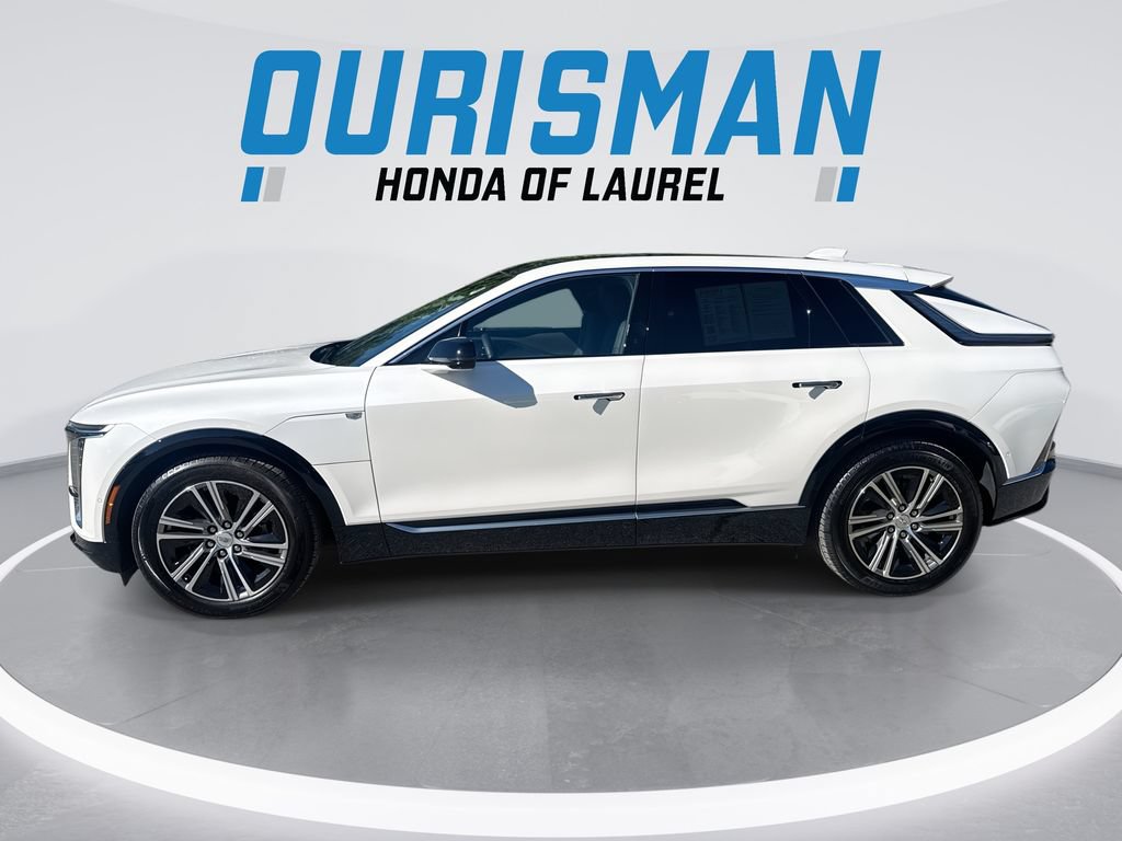 Used 2025 Cadillac Lyriq Luxury w/ LPO, Floor Liner Package AWD/4WD image 5