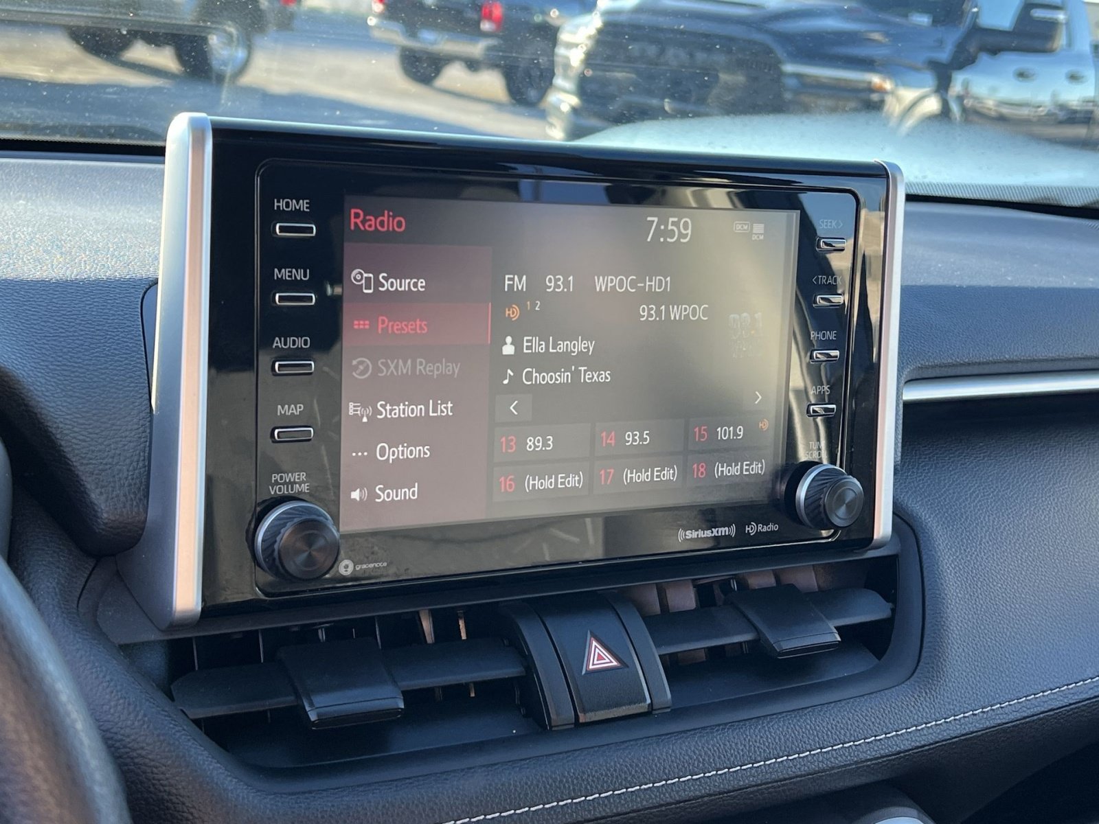 Used 2021 Toyota RAV4 XLE w/ Convenience Package AWD/4WD image 17