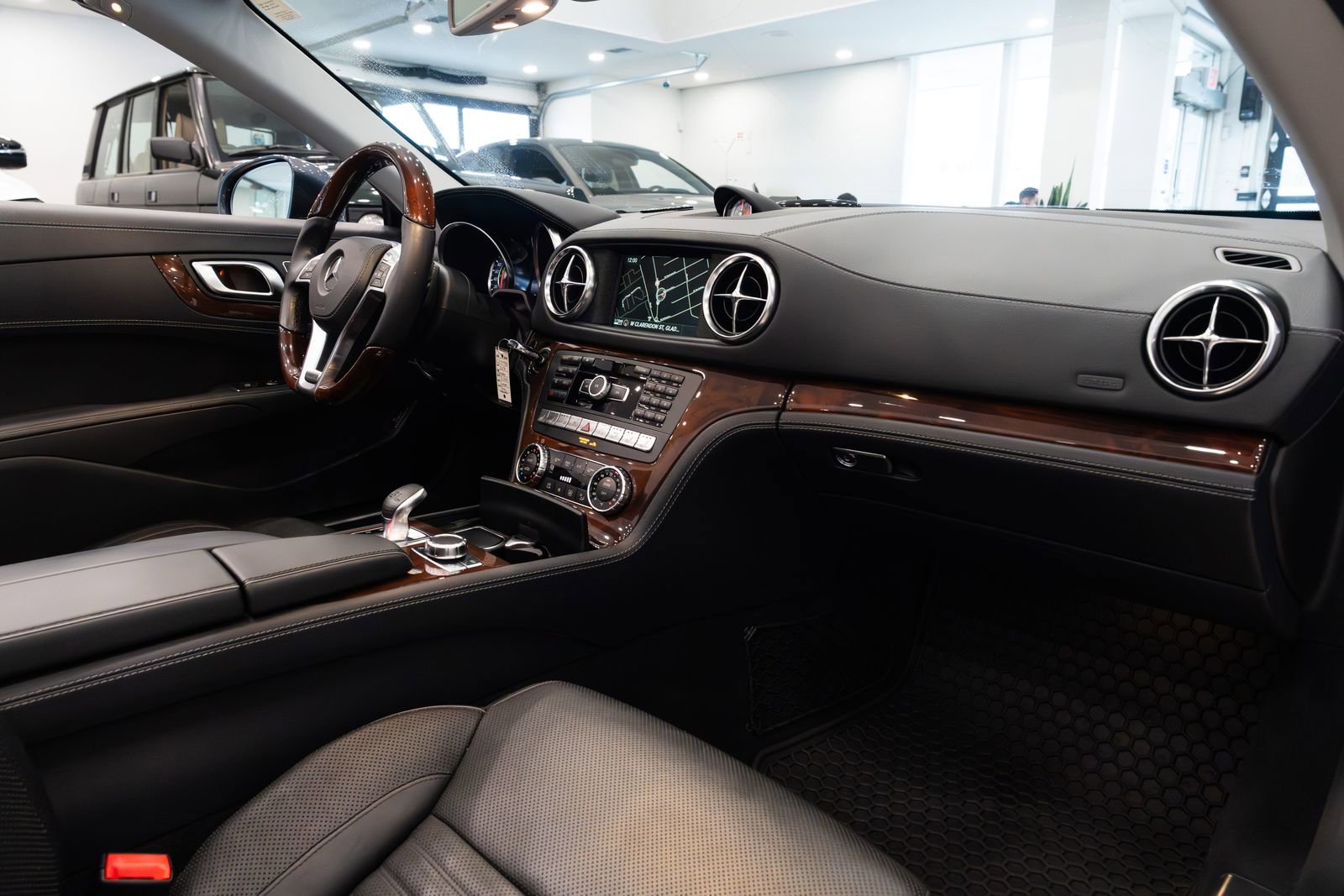 Used 2014 Mercedes-Benz SL 550 image 11