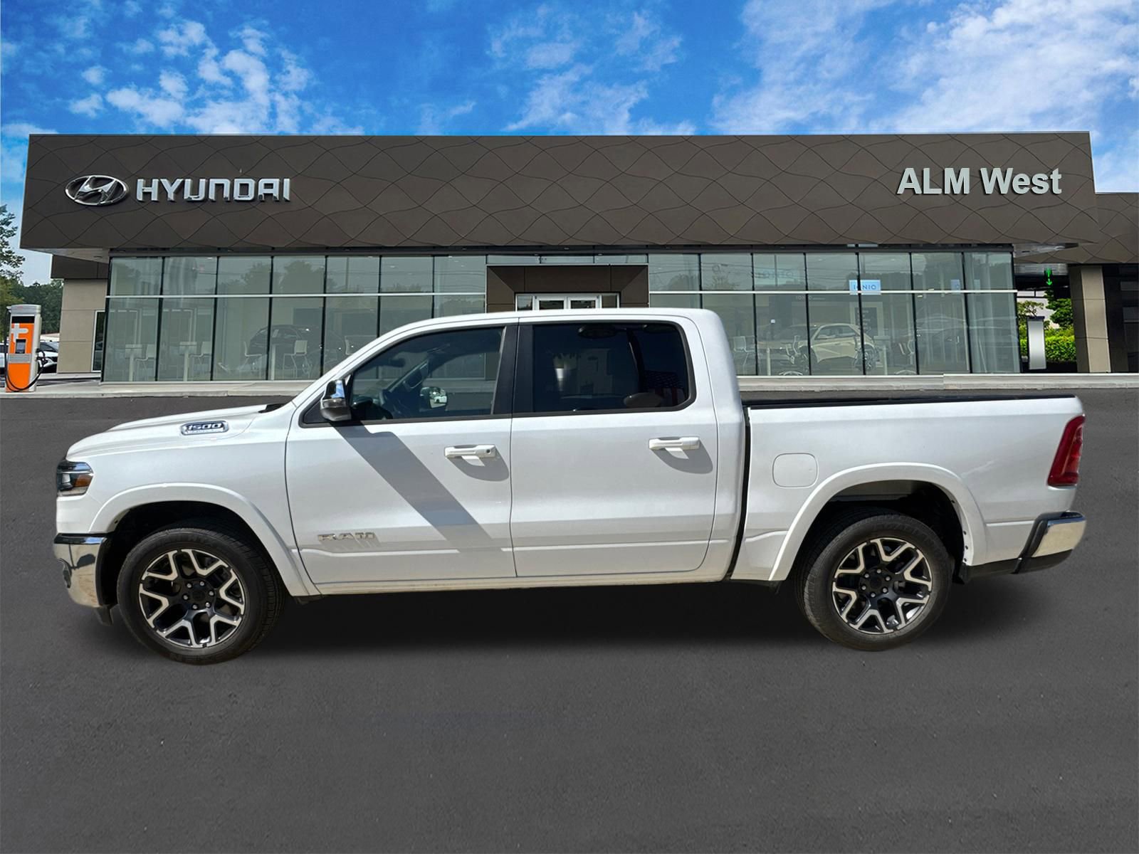 Used 2026 RAM 1500 Laramie AWD/4WD image 8