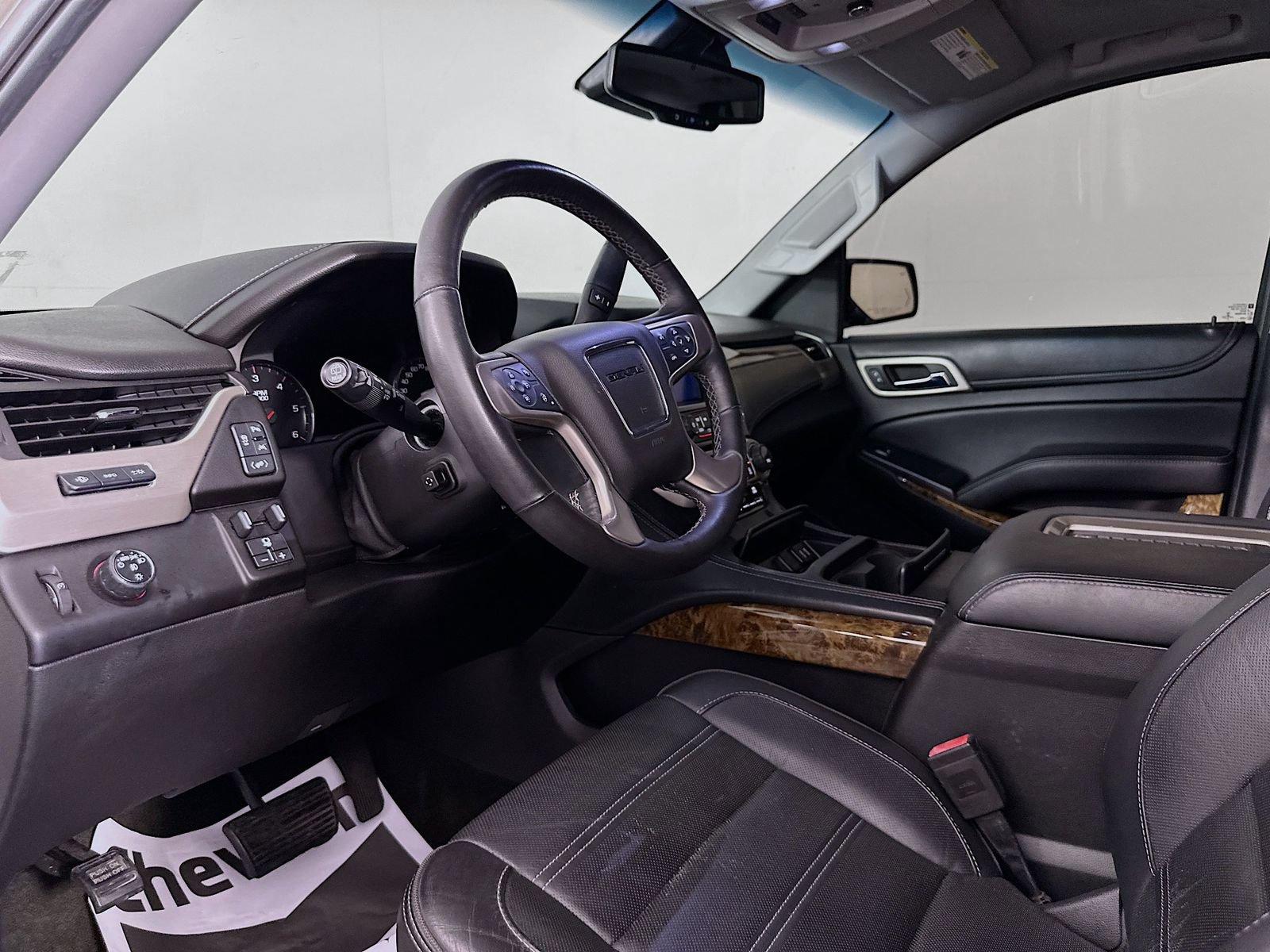 Used 2016 GMC Yukon Denali w/ Open Road Package RWD image 9