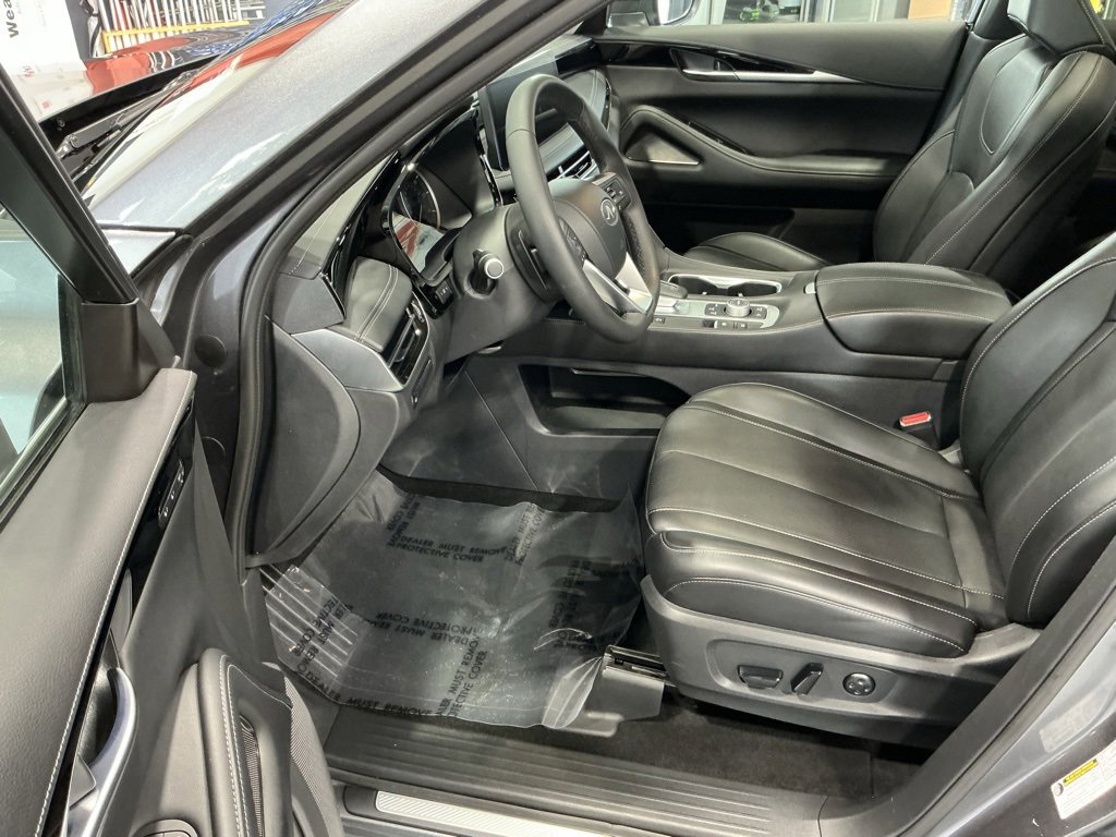 Used 2025 INFINITI QX60 Pure image 3
