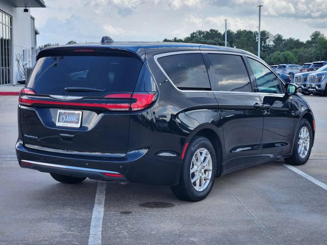 Used 2024 Chrysler Pacifica Touring-L FWD image 7