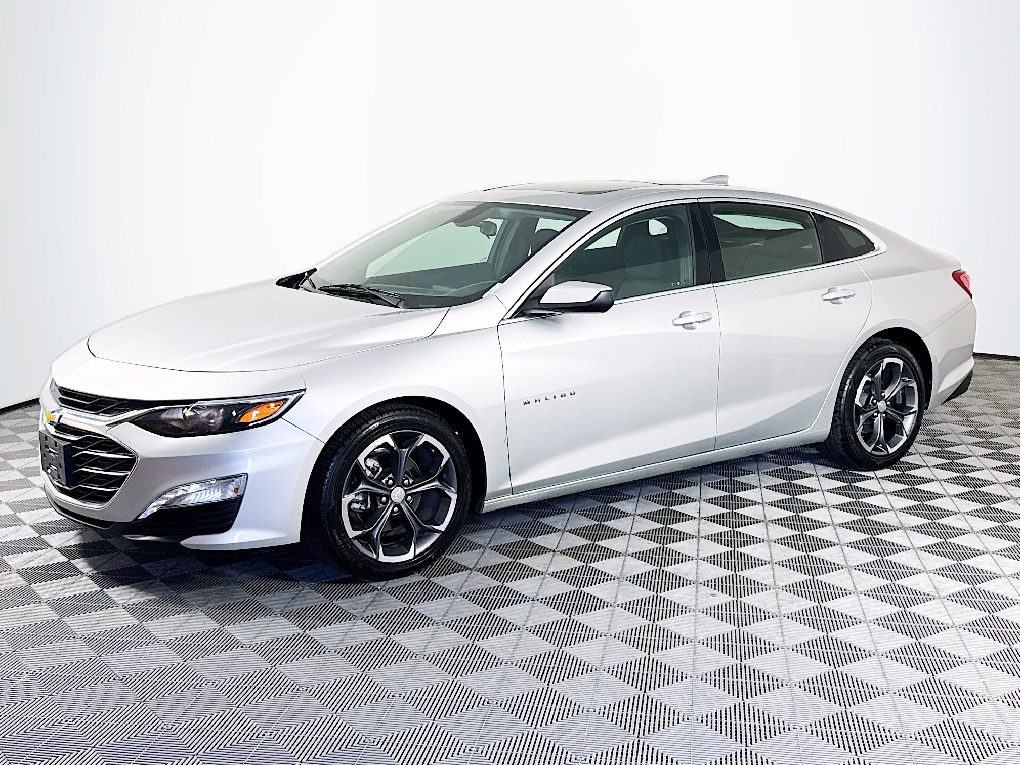 Used 2022 Chevrolet Malibu LT FWD image 4