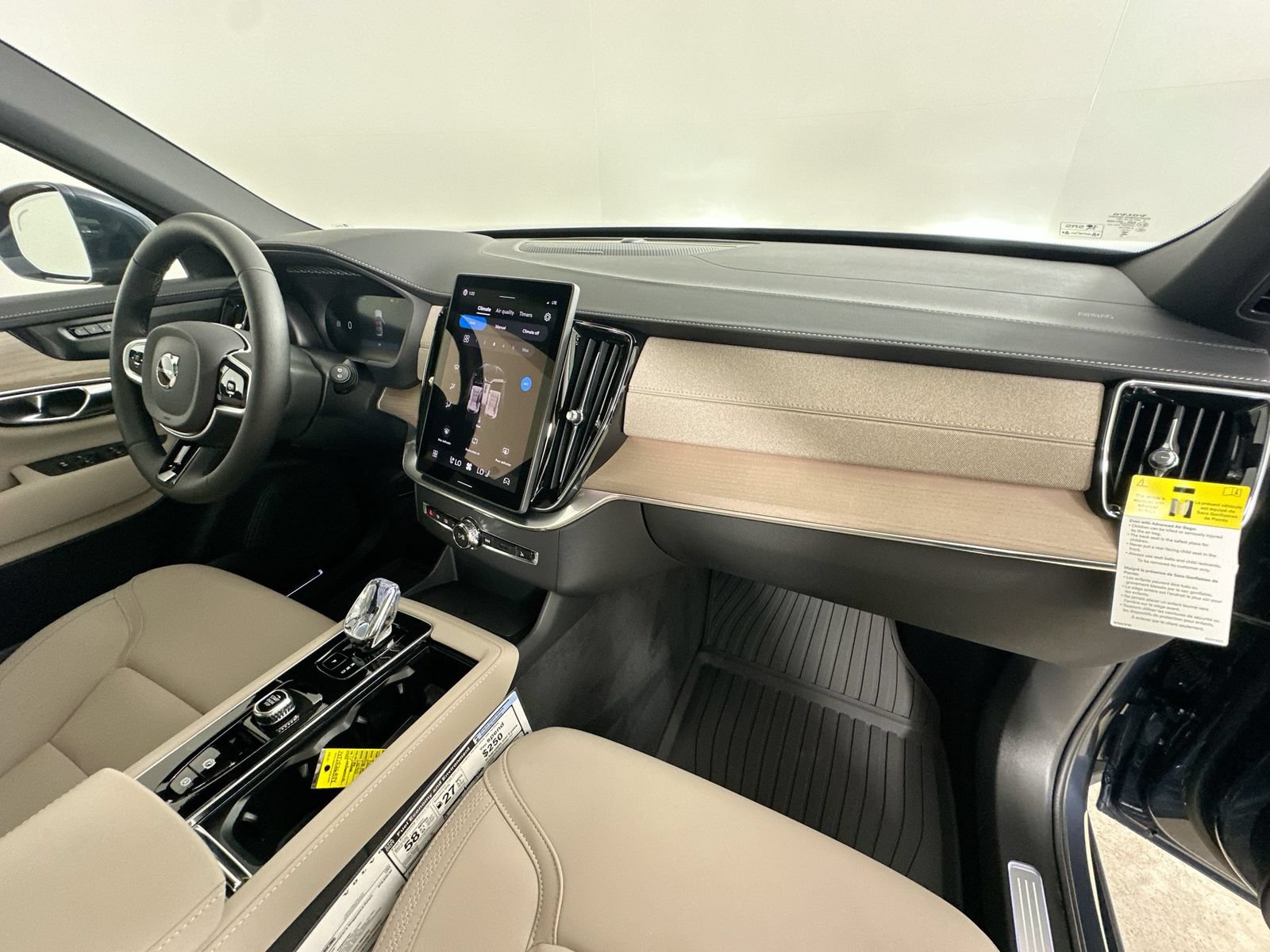 New 2026 Volvo XC90 T8 Plus w/ Protection Package Premier AWD/4WD image 45