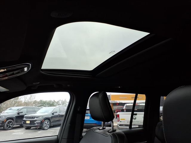 New 2026 Jeep Grand Cherokee Altitude image 25