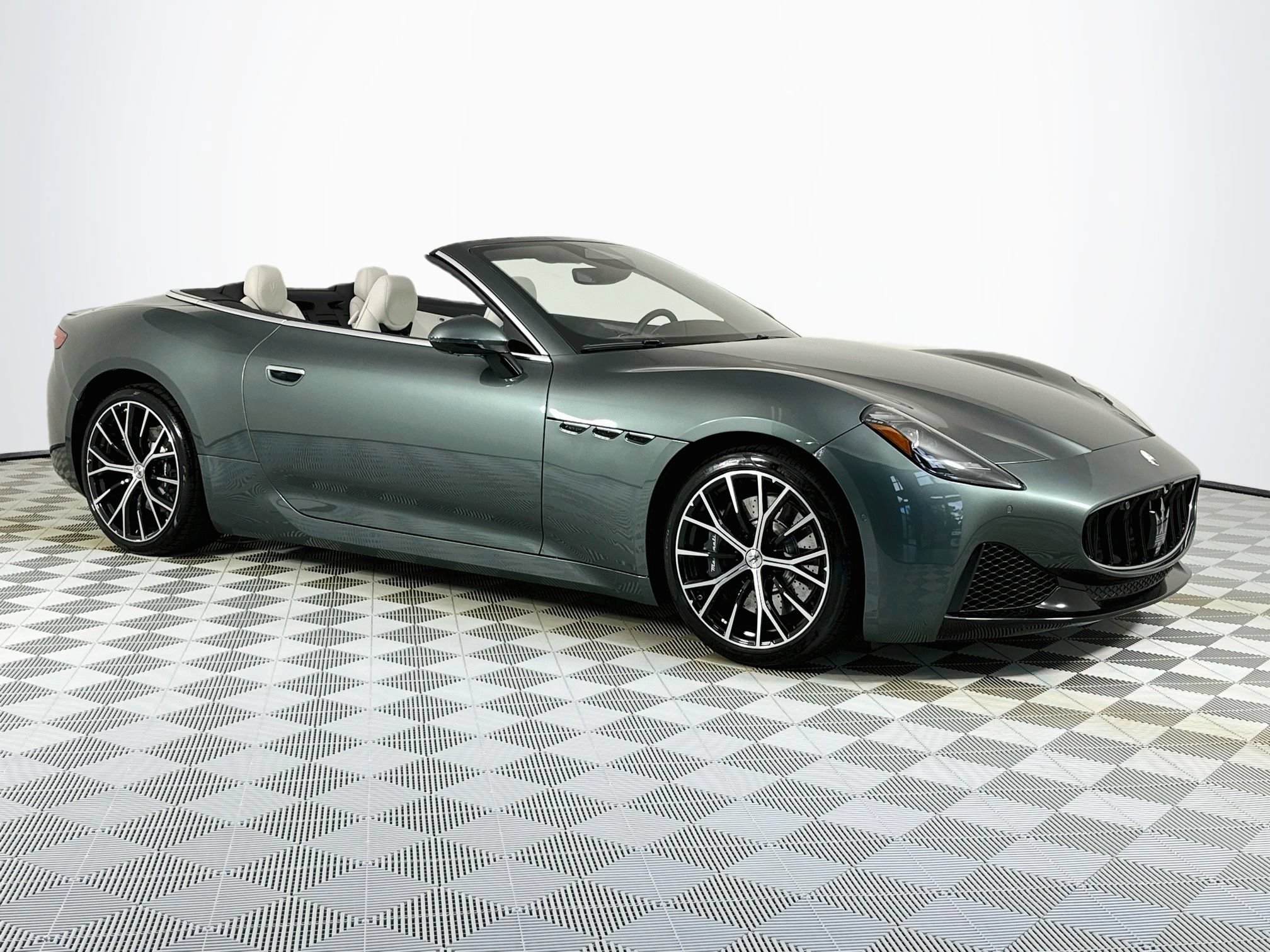 New 2026 Maserati GranCabrio Modena AWD/4WD image 3