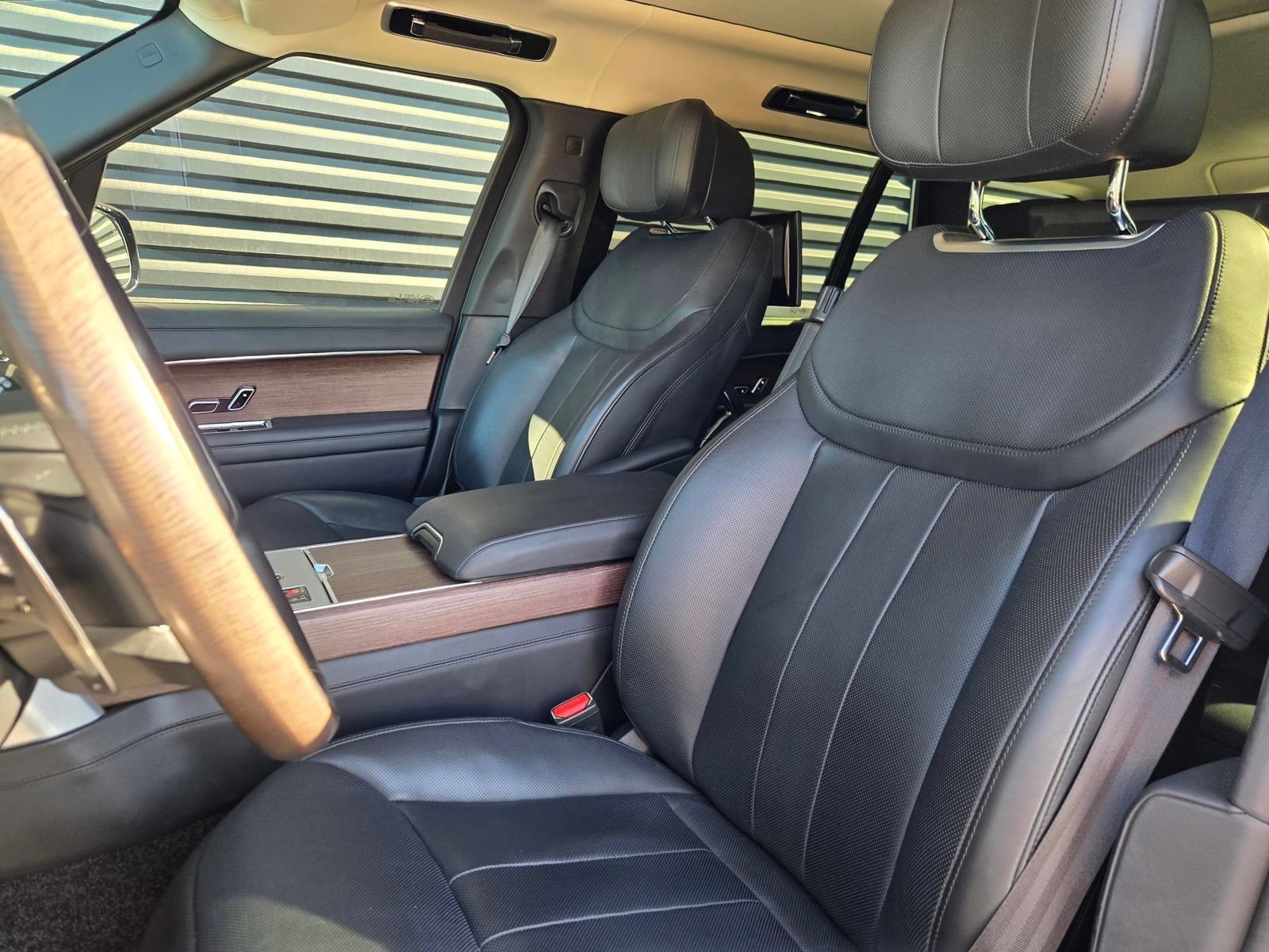 Used 2024 Land Rover Range Rover Long Wheelbase Autobiography AWD/4WD image 21