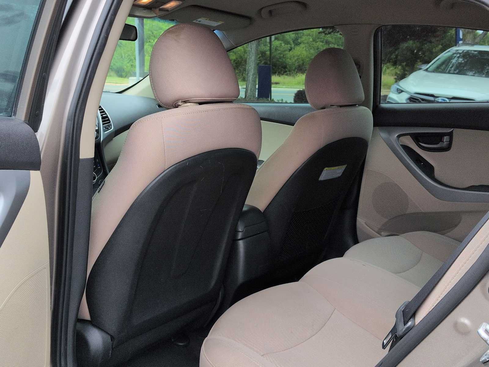 Used 2015 Hyundai Elantra SE FWD image 19