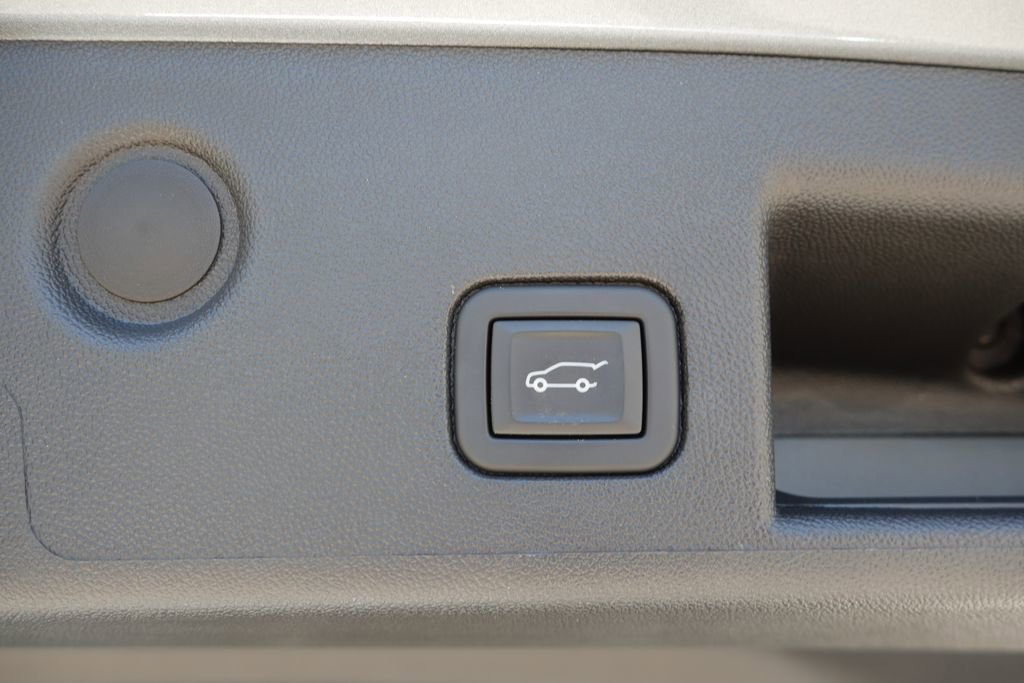 Used 2023 Chevrolet Equinox RS w/ RS Leather Package FWD image 29