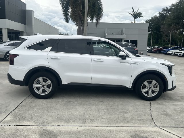 Certified 2025 Kia Sorento LX FWD image 5