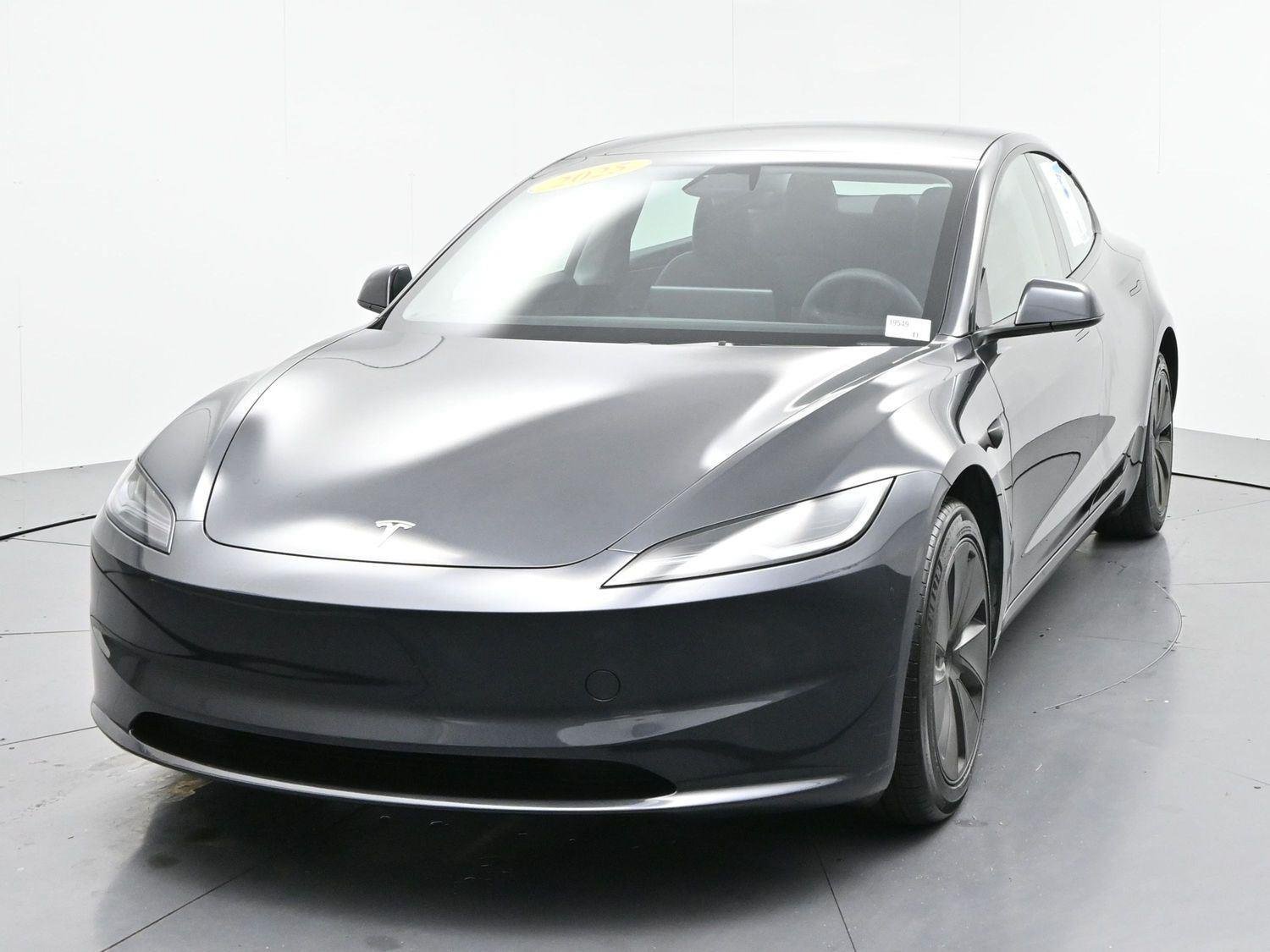 Used 2025 Tesla Model 3 Long Range RWD image 3