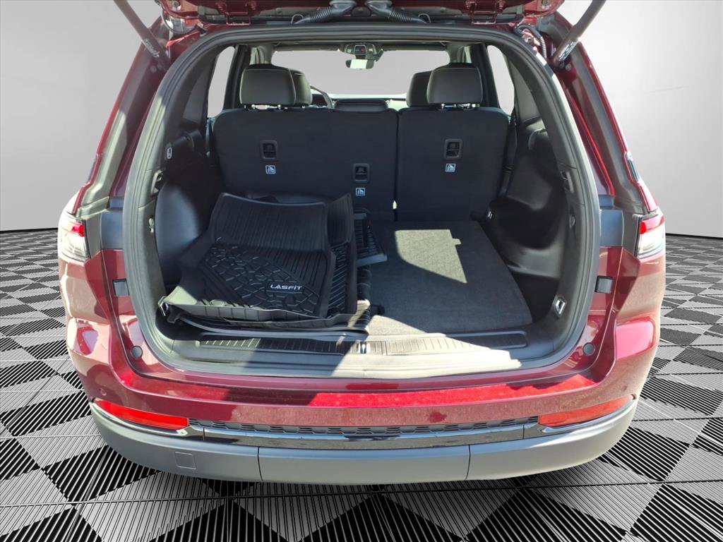 Used 2025 Jeep Grand Cherokee Limited w/ Luxury Tech Group II image 13