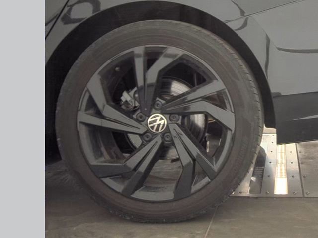 Used 2025 Volkswagen Jetta SE FWD image 10
