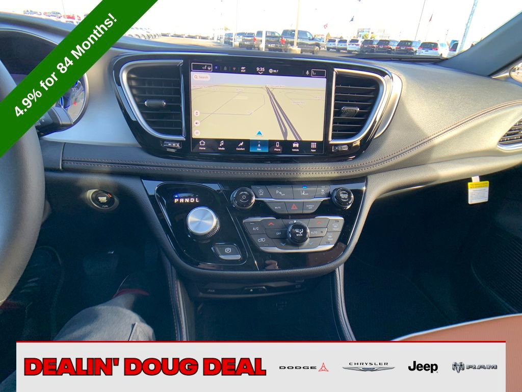 New 2026 Chrysler Pacifica Pinnacle image 18