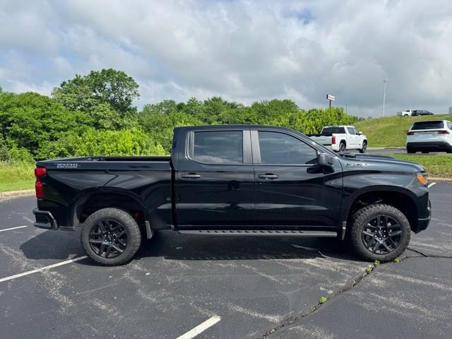 Used 2025 Chevrolet Silverado 1500 Custom Trail Boss w/ Dark Appearance Package AWD/4WD image 2