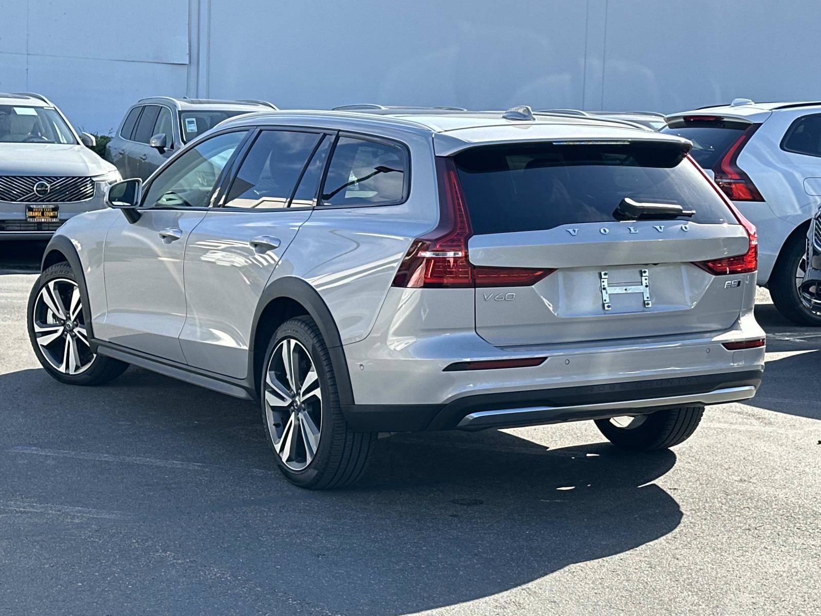 Certified 2025 Volvo V60 B5 Cross Country Plus image 7