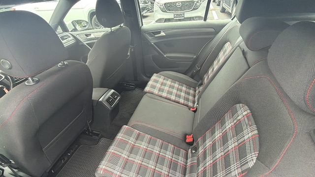 Used 2018 Volkswagen Golf 4-Door FWD image 14
