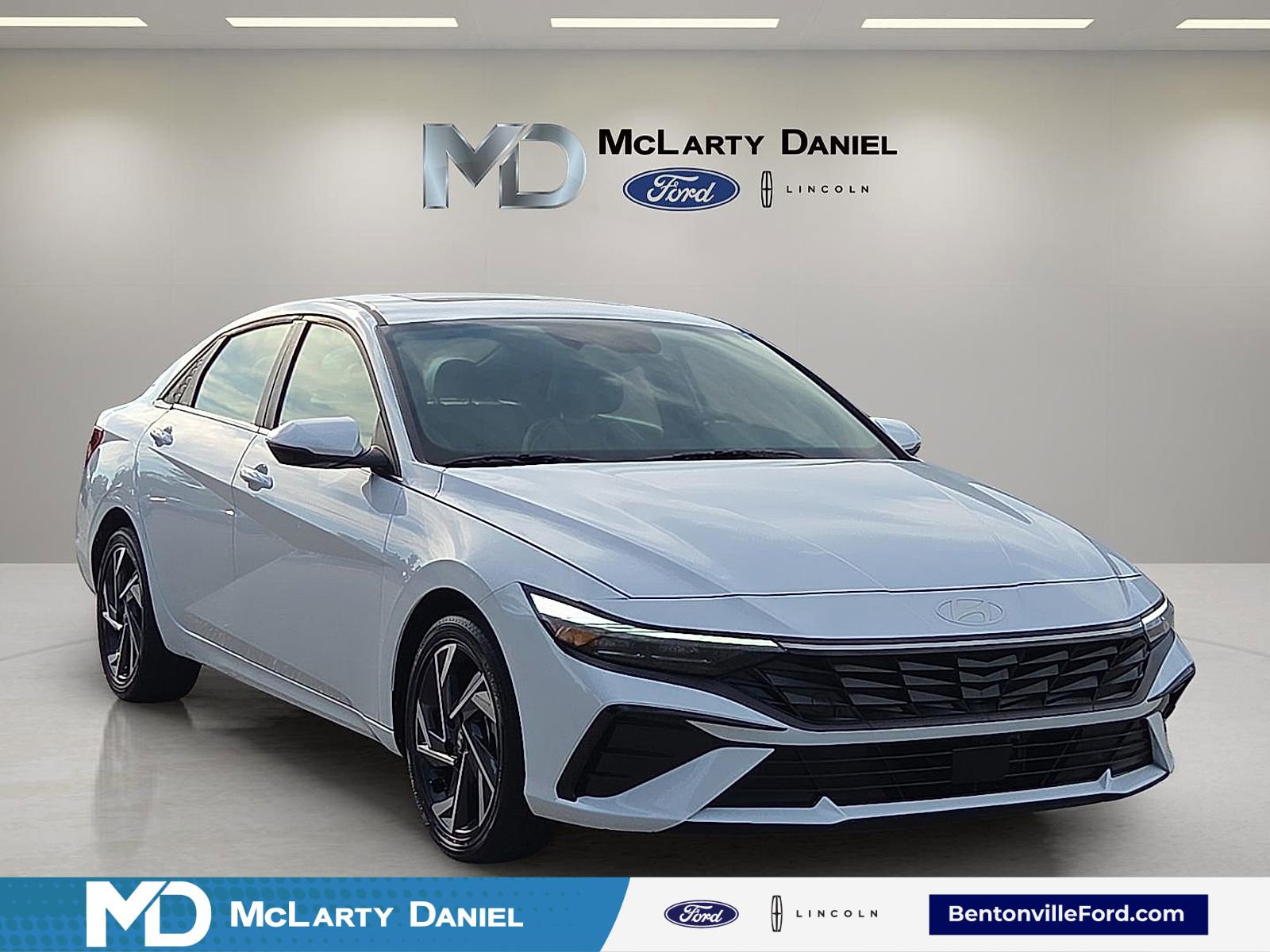 Used 2025 Hyundai Elantra Limited w/ Cargo Package FWD image 1