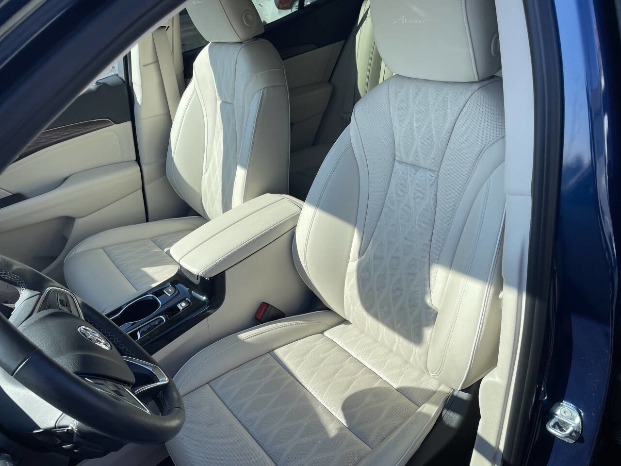 Used 2023 Buick Envision Avenir AWD/4WD image 3