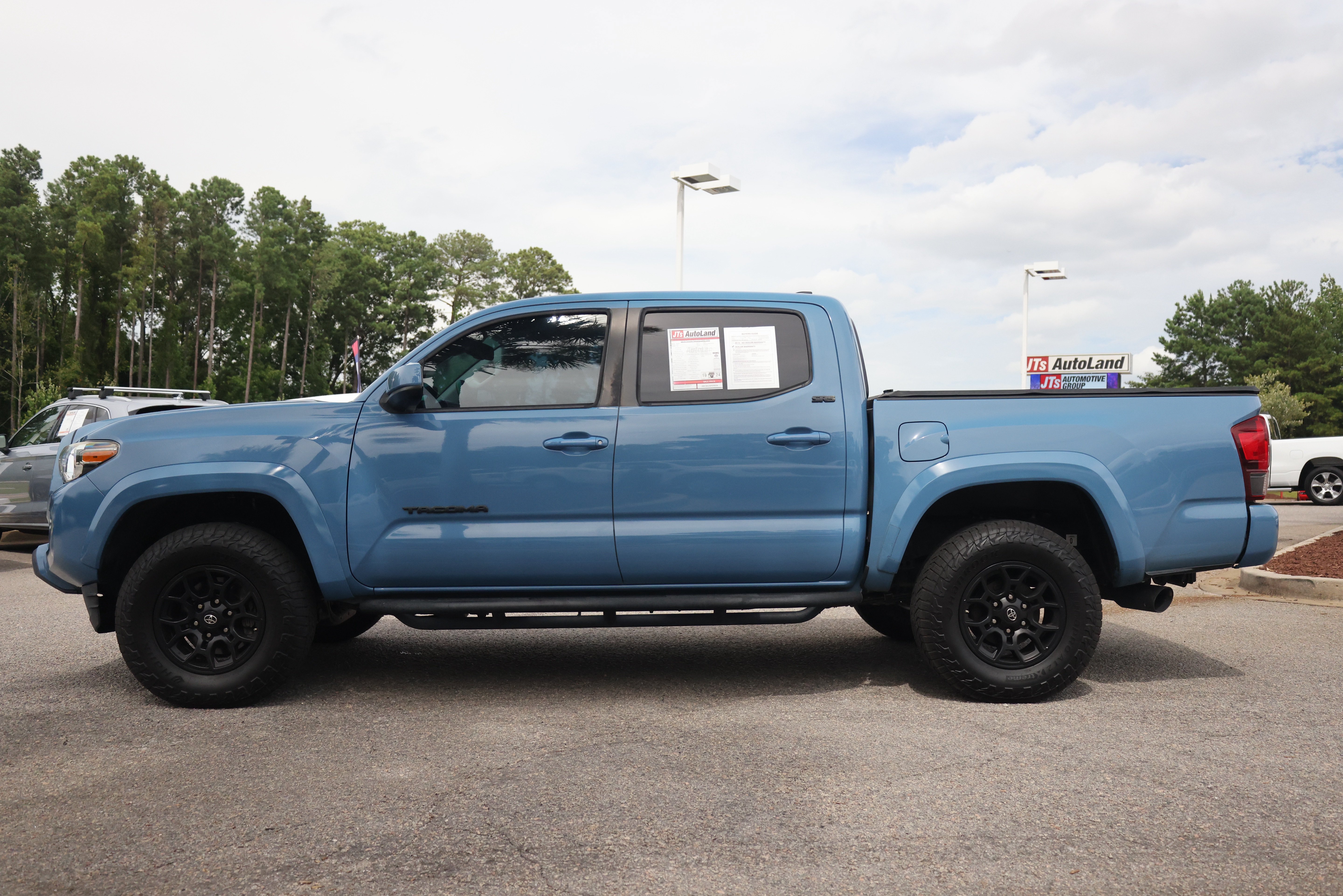 Used 2019 Toyota Tacoma SR5 RWD image 2