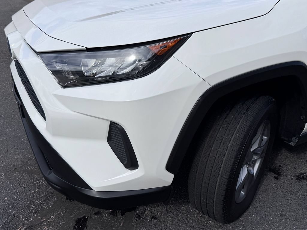 Used 2022 Toyota RAV4 LE AWD/4WD image 5