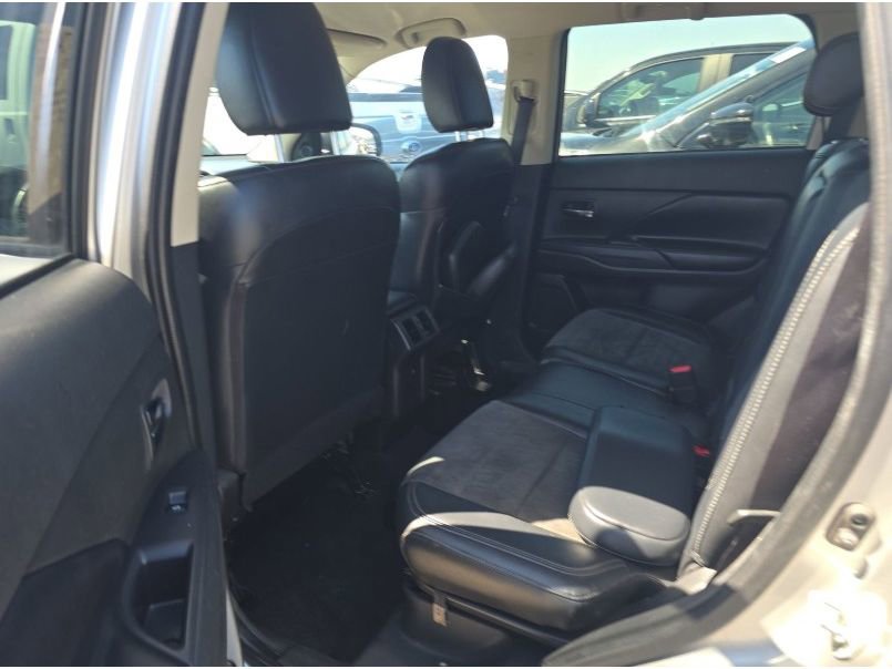 Used 2019 Mitsubishi Outlander SE image 24