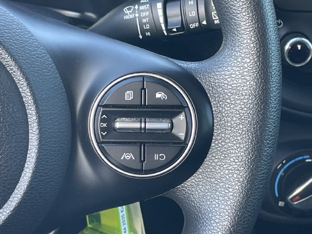 Used 2025 Kia Soul LX w/ LX Technology Package FWD image 13
