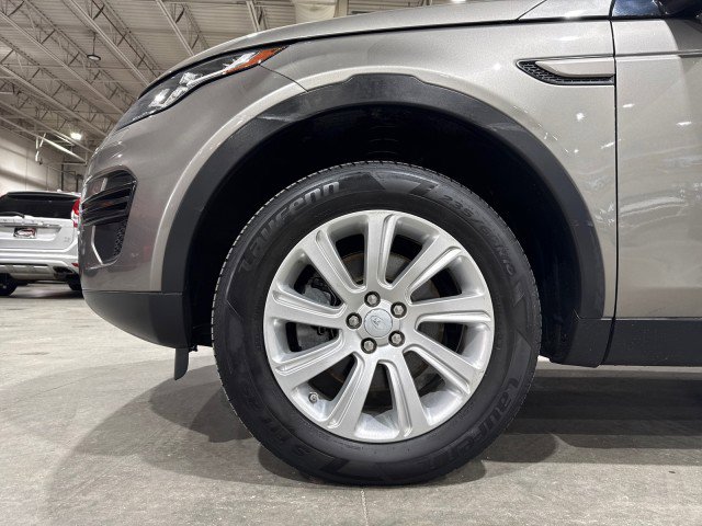 Used 2017 Land Rover Discovery Sport SE image 18