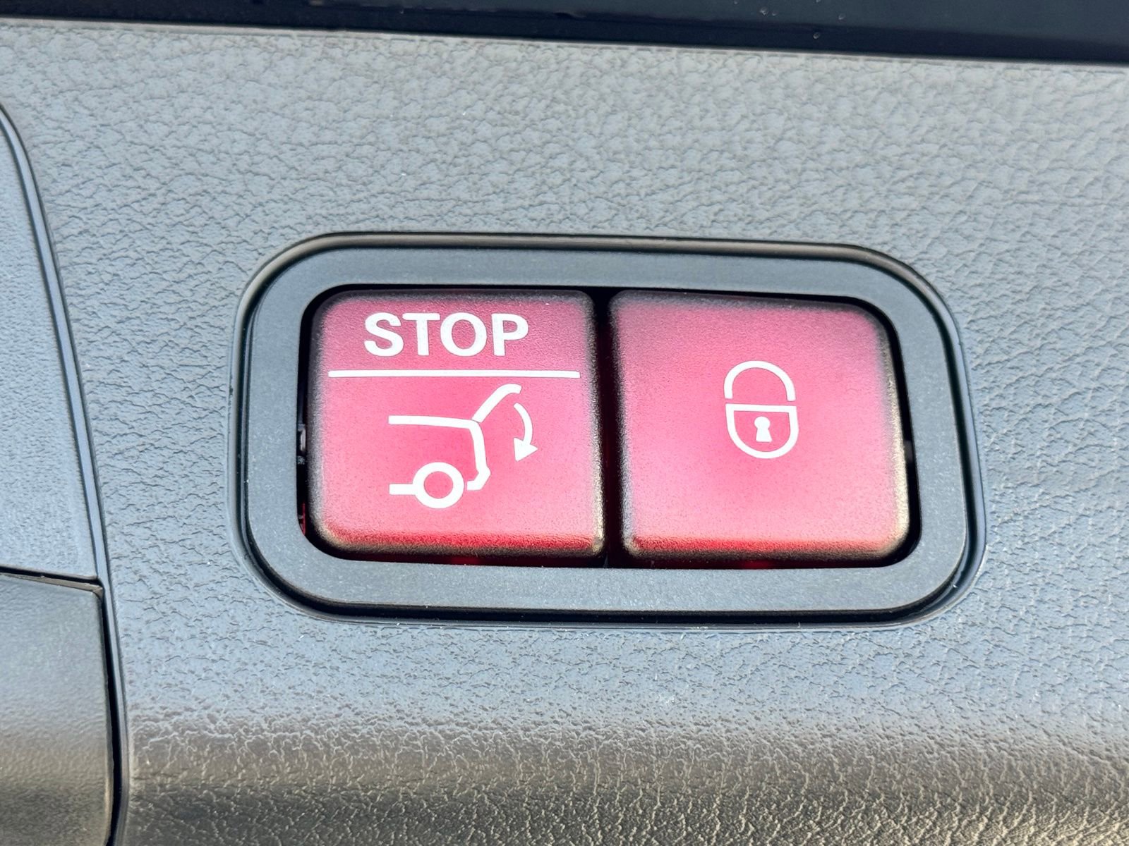 New 2025 Mercedes-Benz GLB 250 image 15