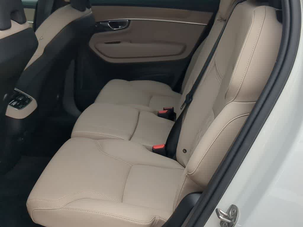 Certified 2026 Volvo XC90 B6 Plus AWD/4WD image 18