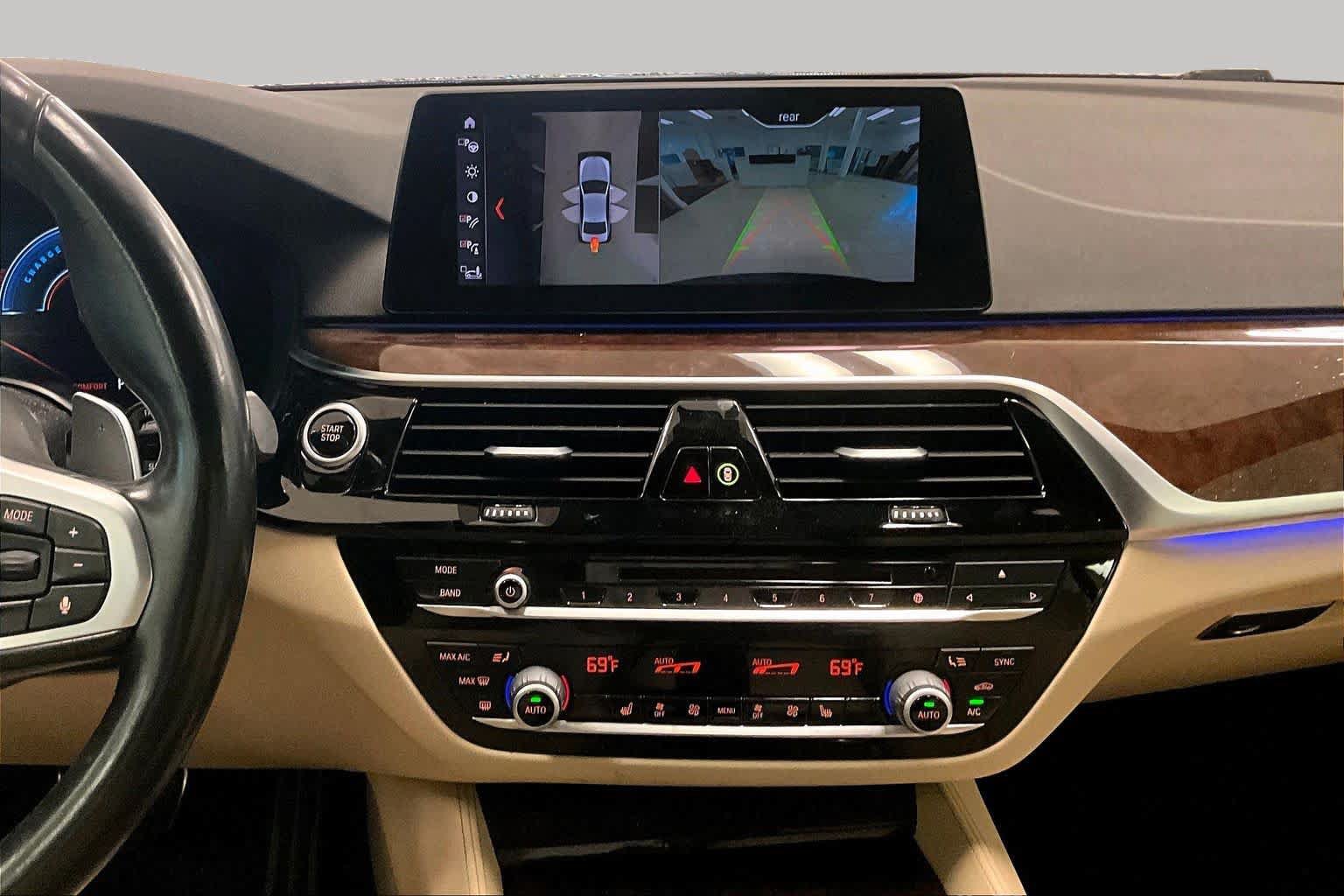 Used 2019 BMW 530e w/ M Sport Package RWD image 6