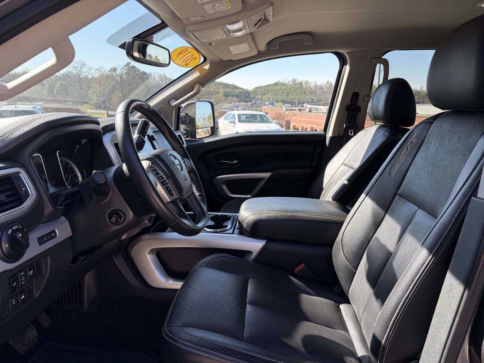 Used 2019 Nissan Titan PRO-4X w/ Pro-4x Convenience Package image 4