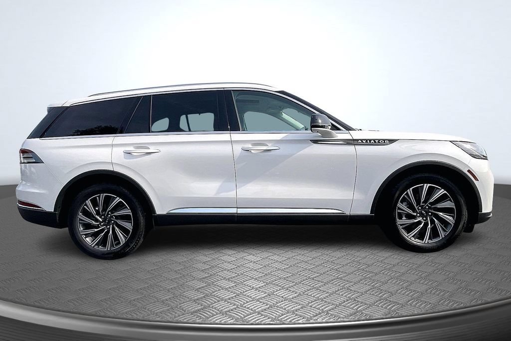 Used 2026 Lincoln Aviator 2WD image 4