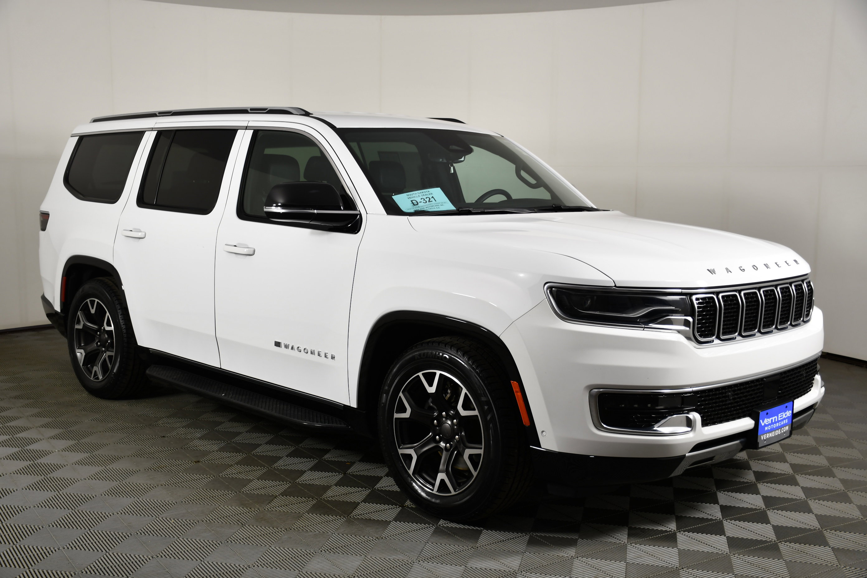 Used 2024 Jeep Wagoneer Series III AWD/4WD image 4