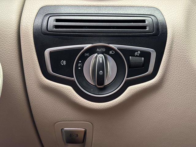 Used 2022 Mercedes-Benz GLC 300 image 22