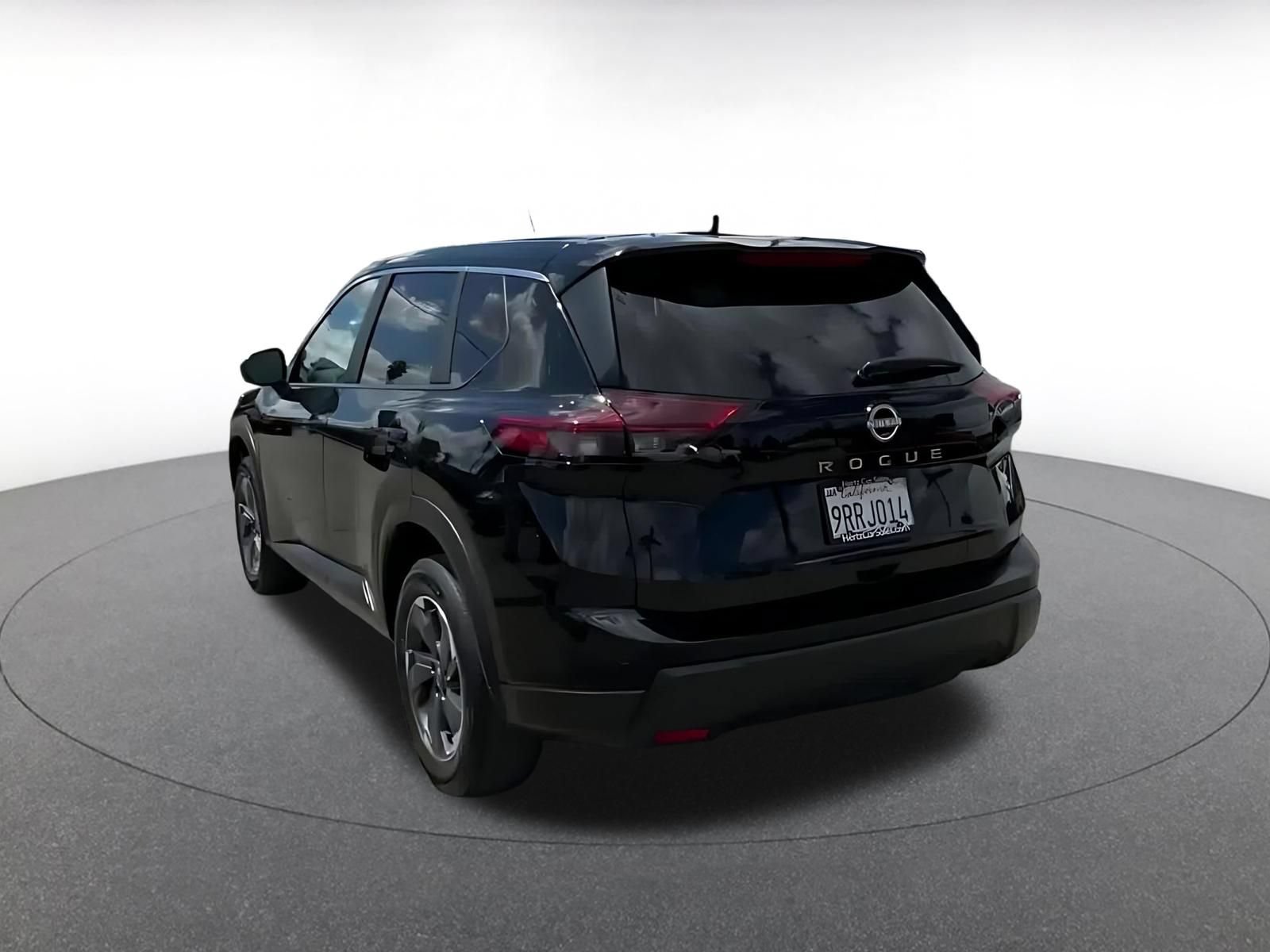 Used 2025 Nissan Rogue SV FWD image 11