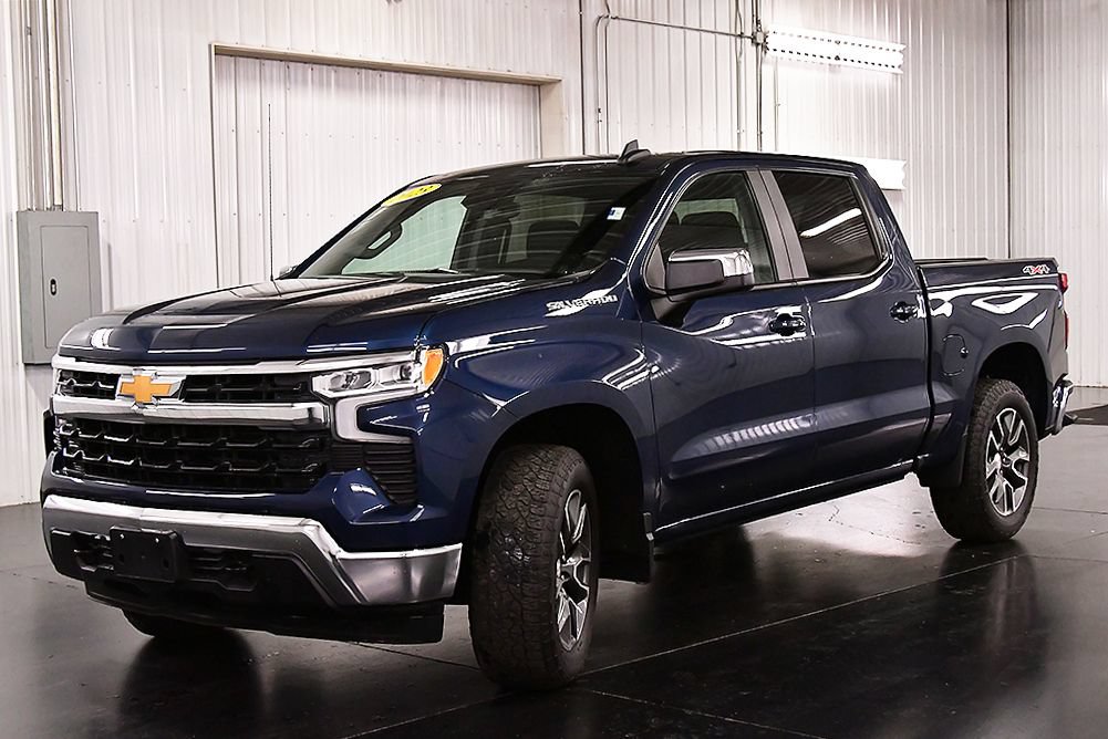 Used 2023 Chevrolet Silverado 1500 LT AWD/4WD image 3