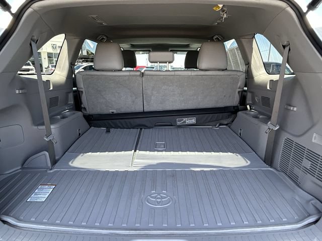 Used 2018 Toyota Highlander XLE w/ Carpet Mat Package (TMS) FWD image 15